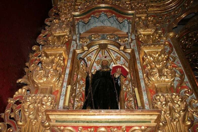 Talla de San Amaro que se venera en la Basílica de San Juan/Jesús Ruiz Mesa.